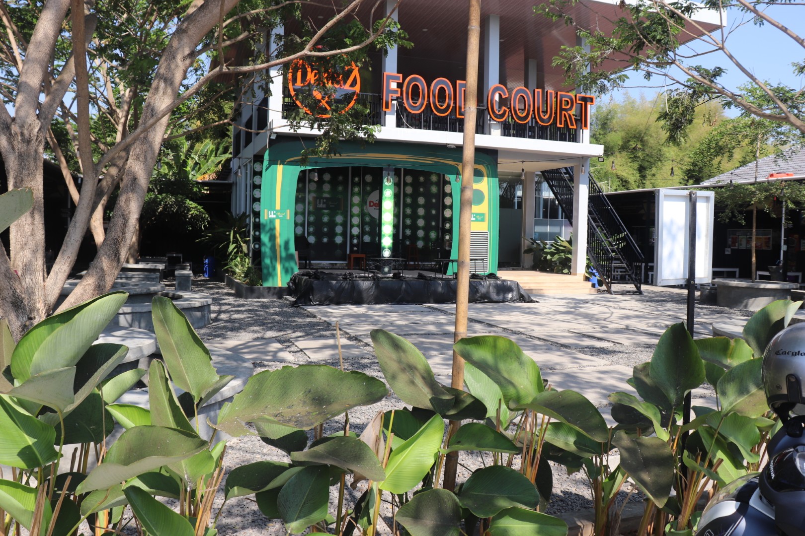 Deklaz Food Court - Dokumentasi Wisata